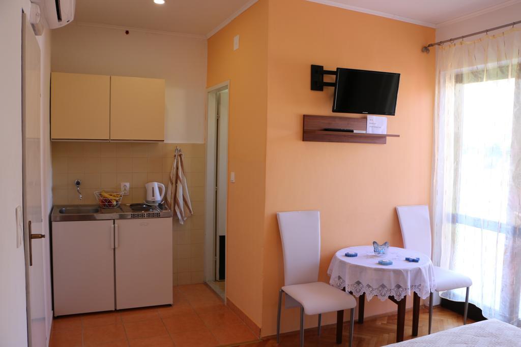 Apartments Milatic Jelsa  Bagian luar foto